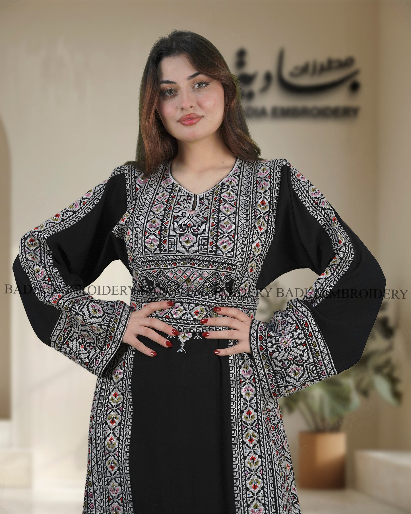 Elegant Black & White Thobe