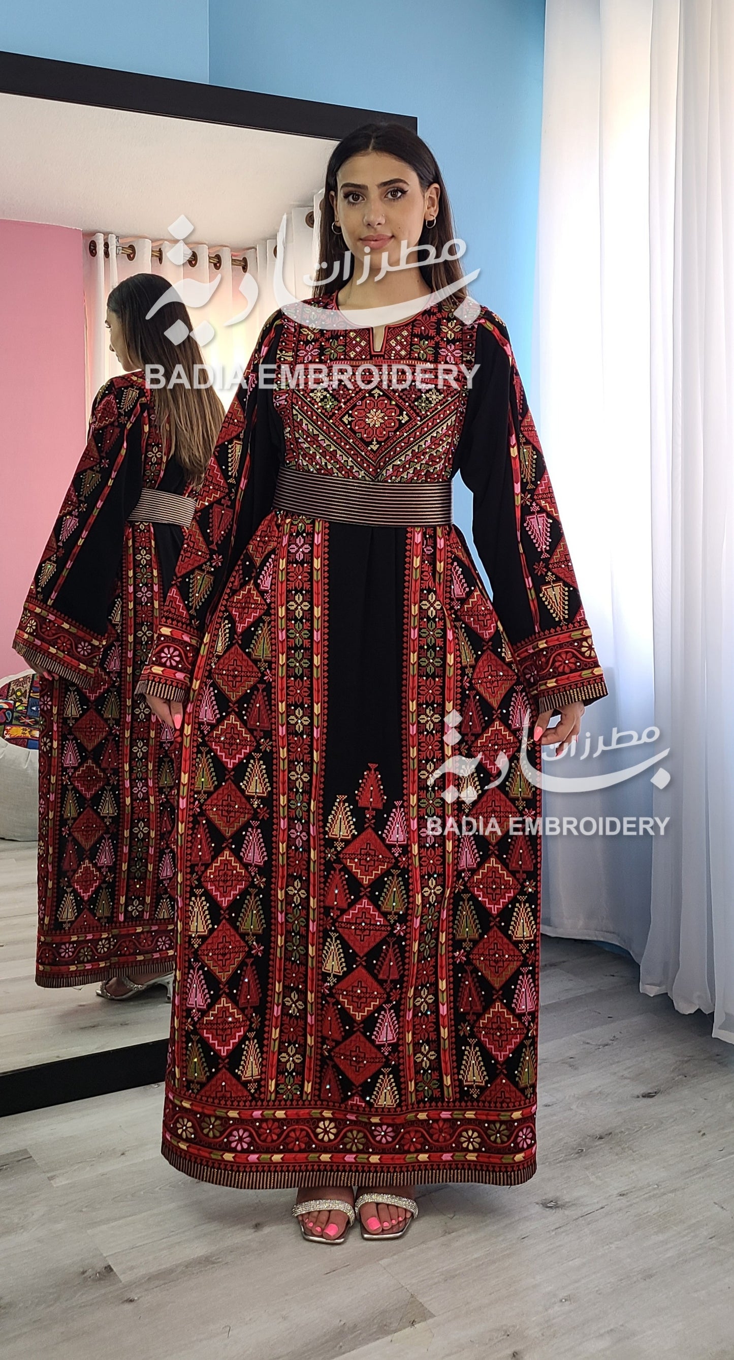 Elegant Black & Red Thobe