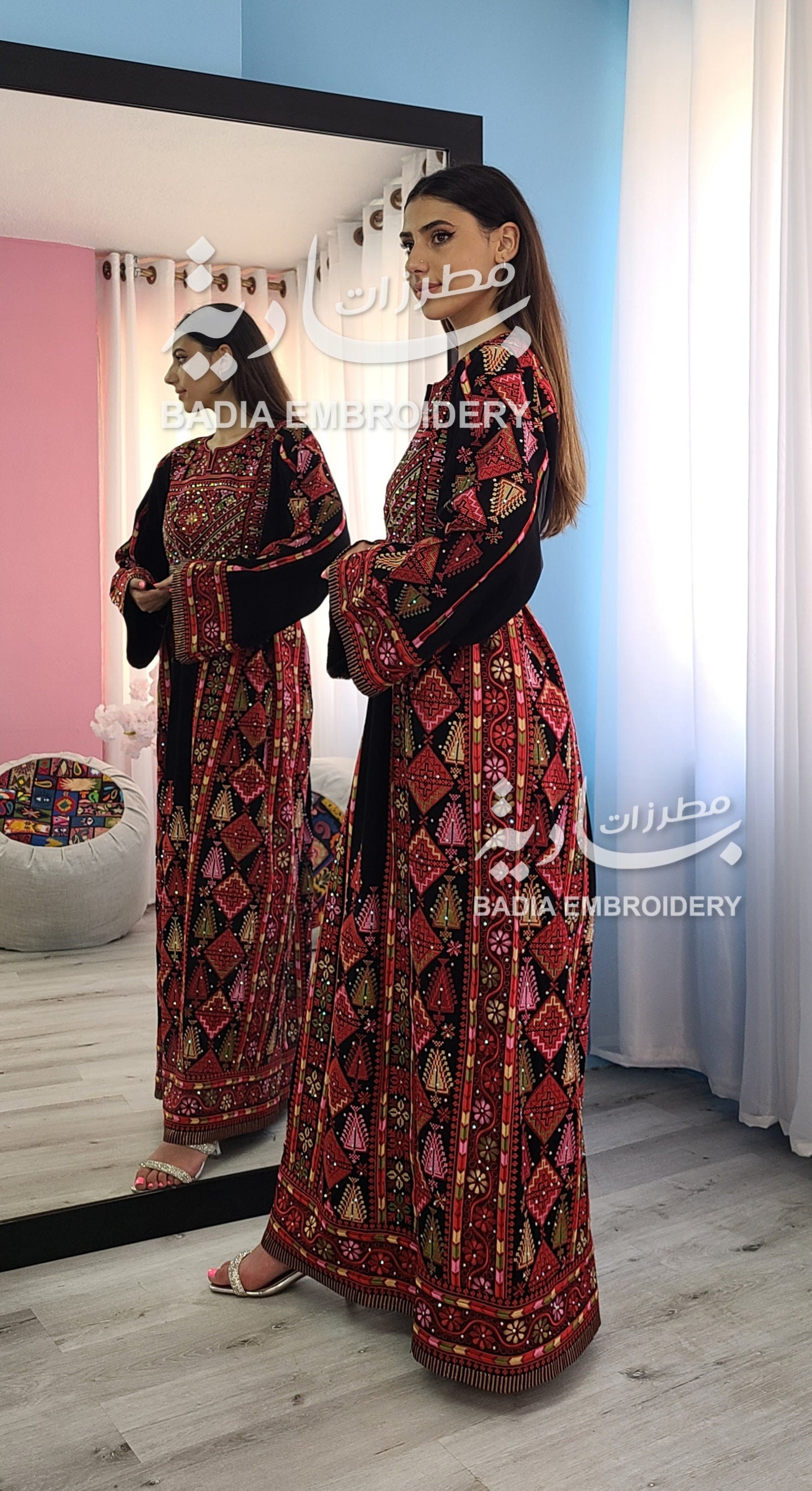 Elegant Black & Red Thobe