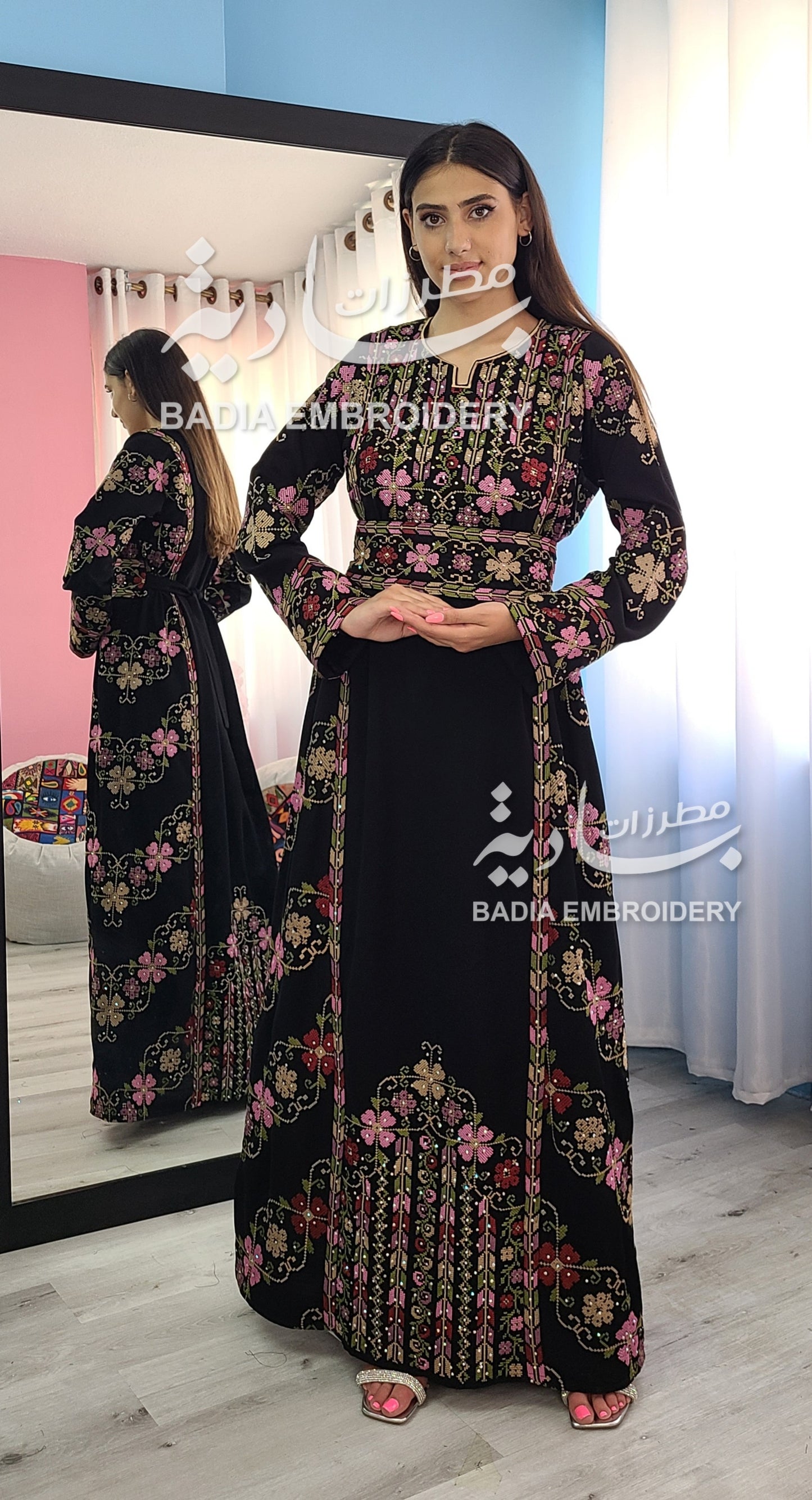 Elegant Black Roses Thobe