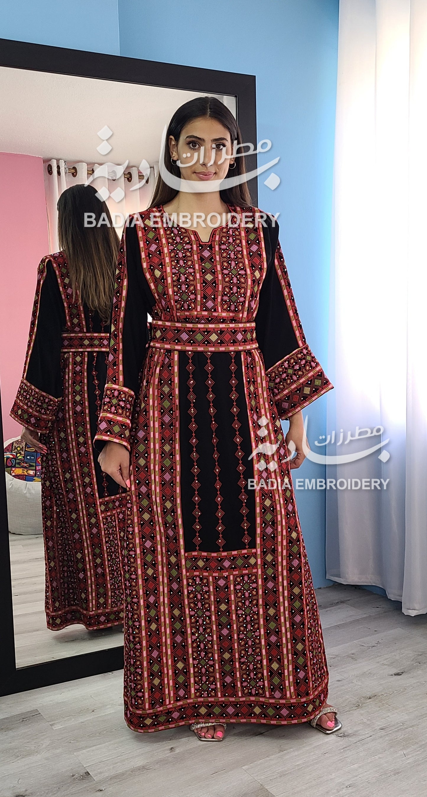 Elegant Black & Red Thobe
