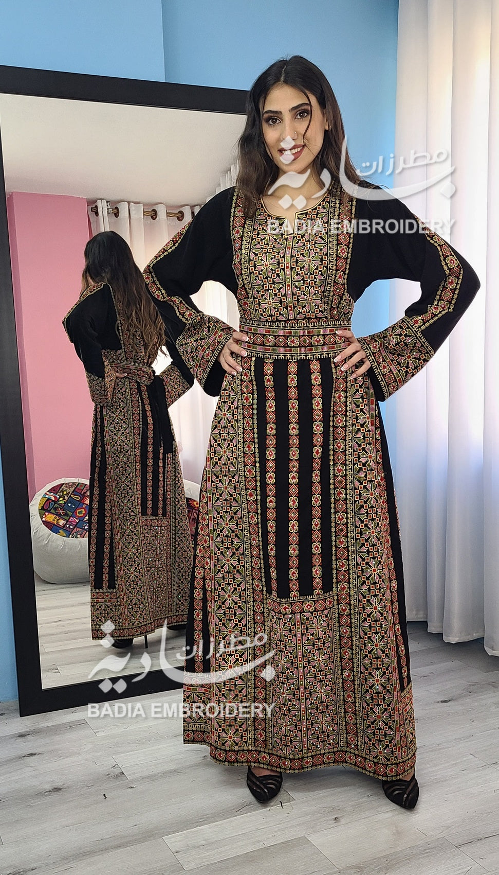 Elegant Black & Gold Thobe
