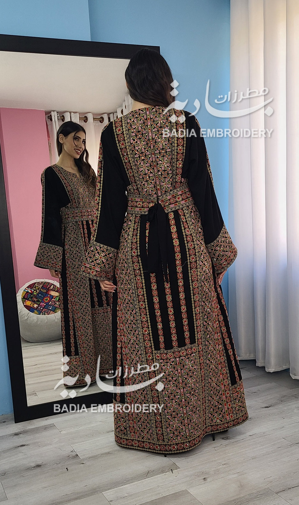 Elegant Black & Gold Thobe