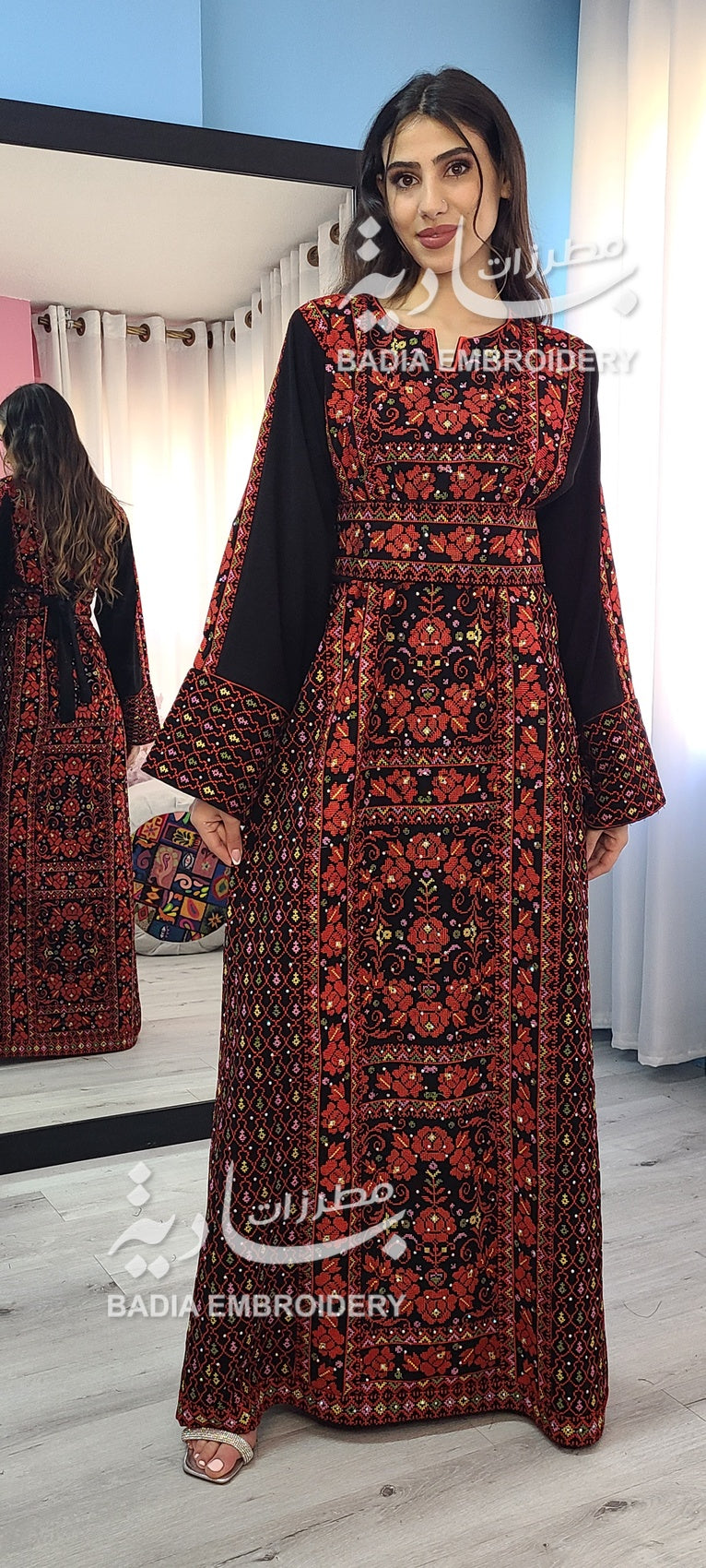 Elegant Black & Red Thobe