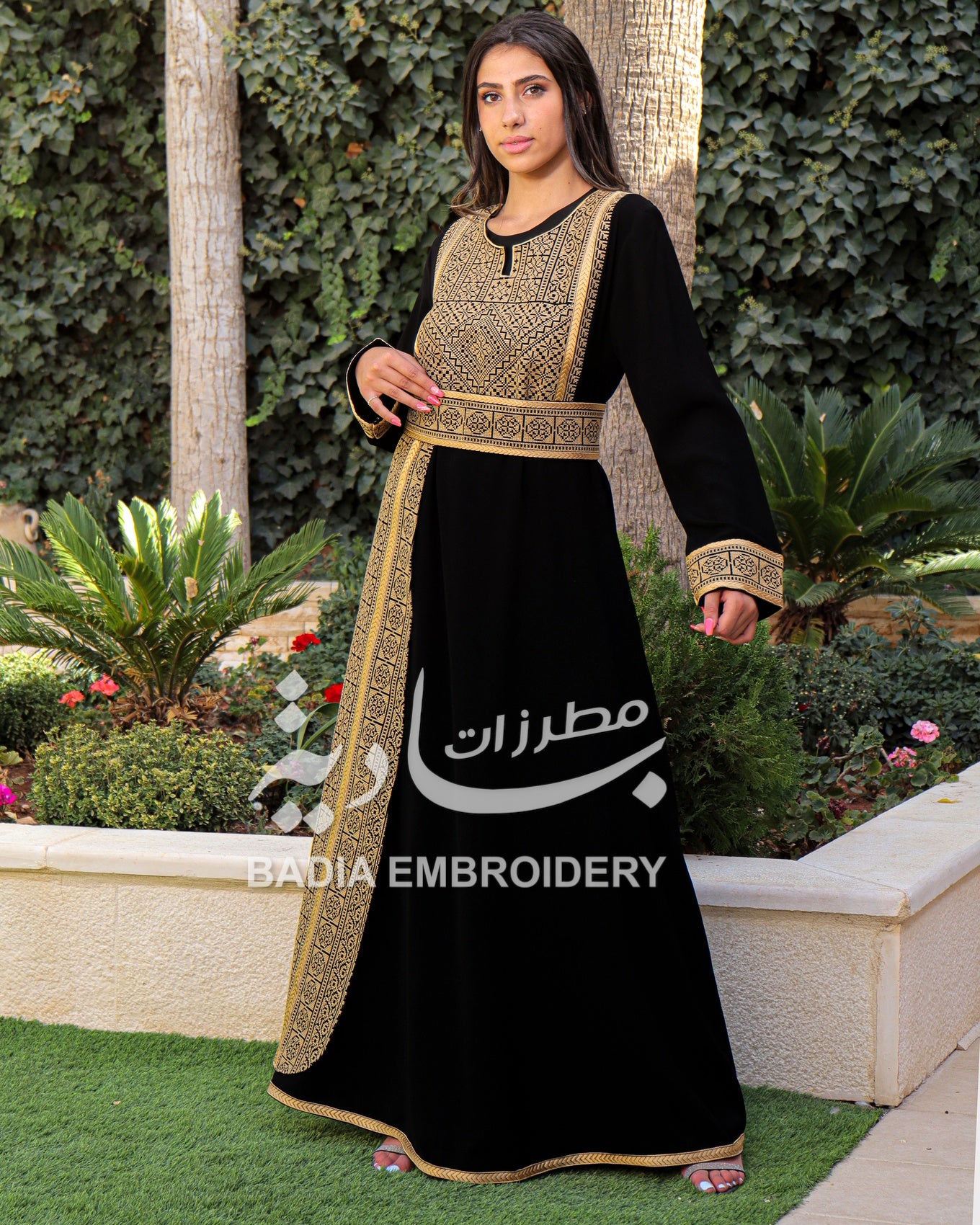 Elegant Gold Black Thobe