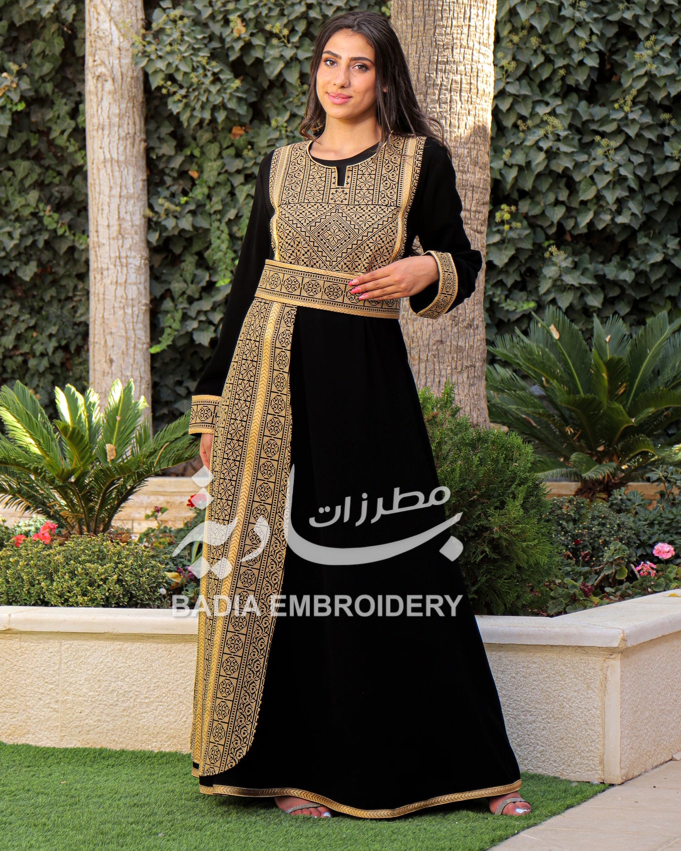Elegant Gold Black Thobe