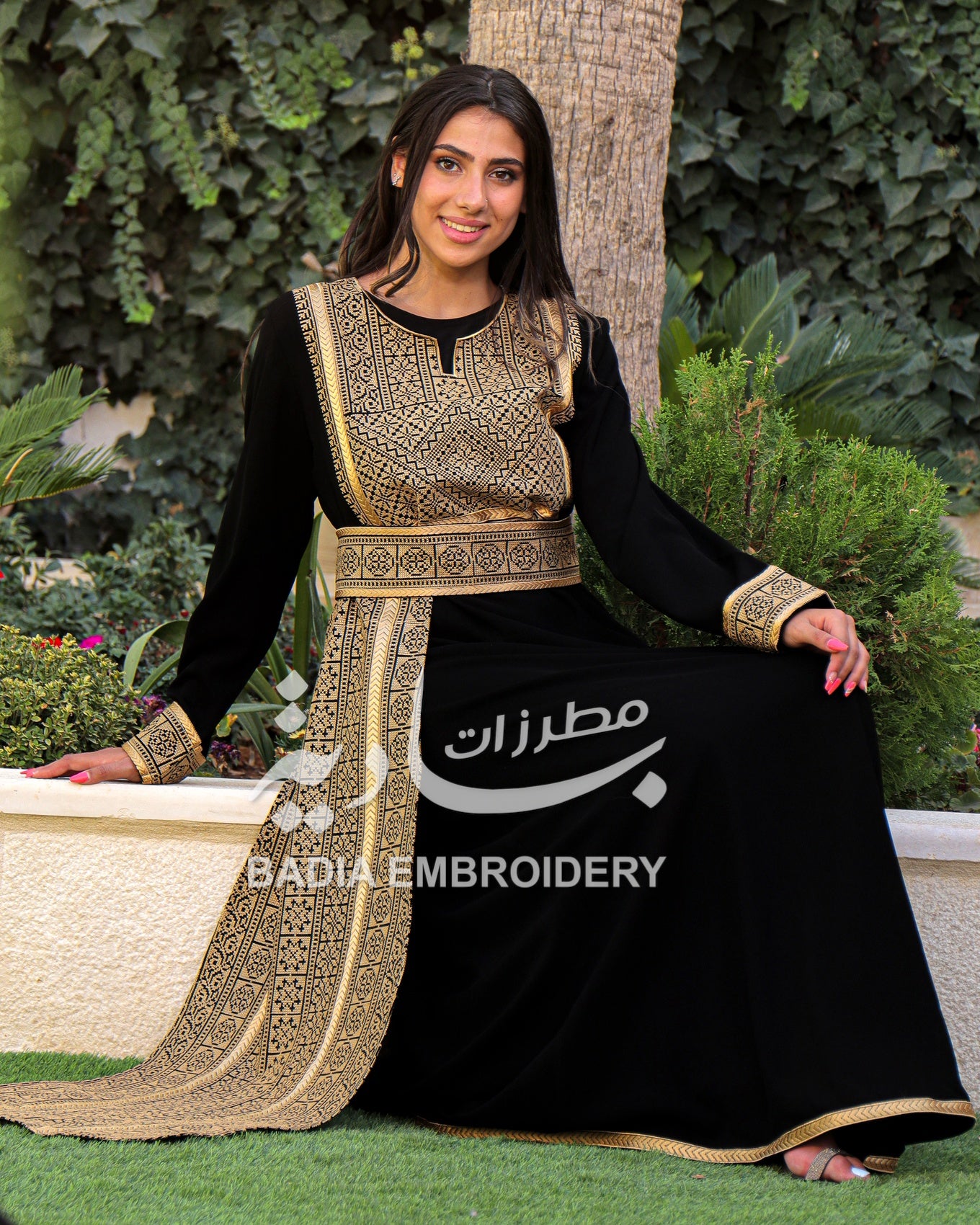 Elegant Gold Black Thobe