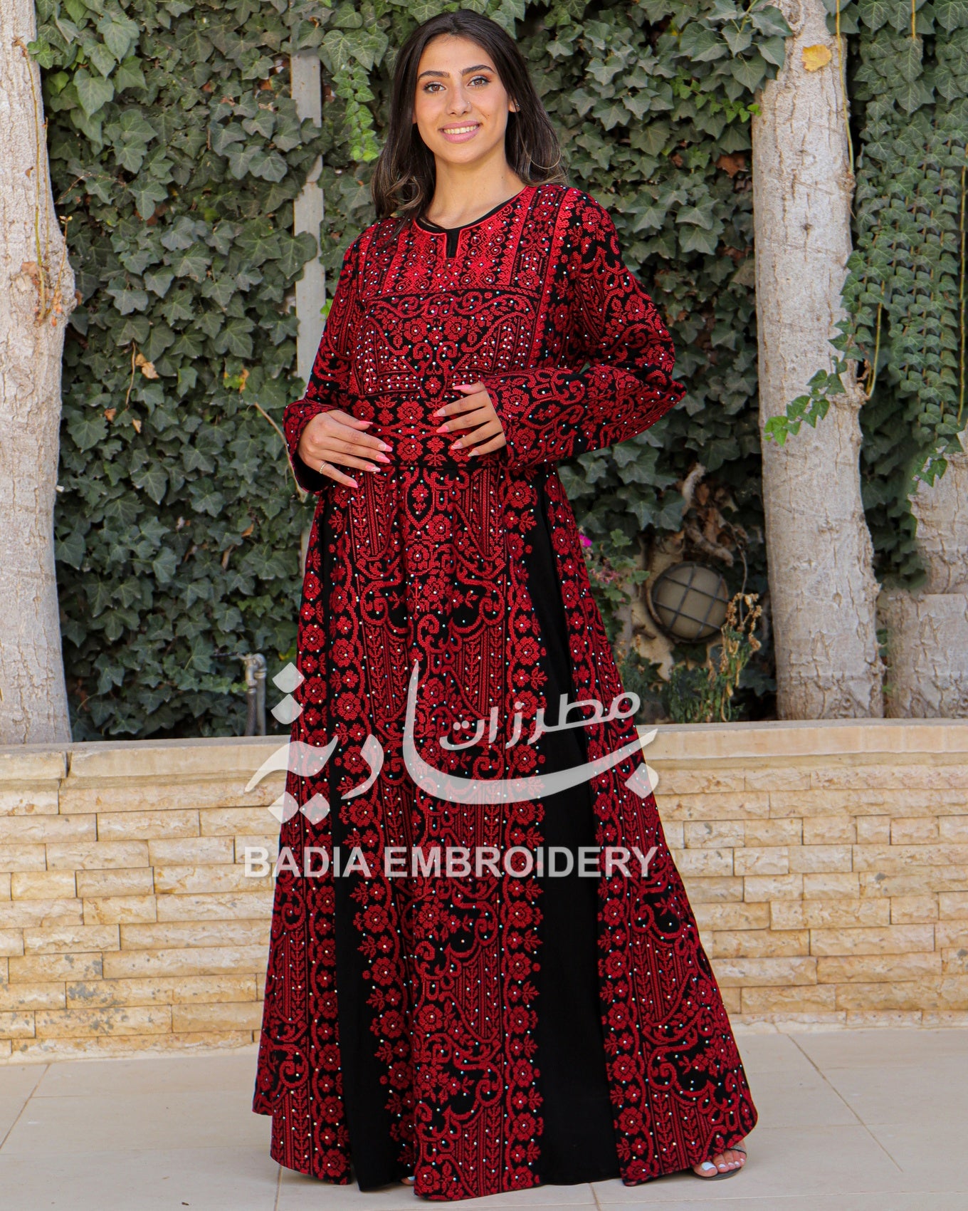Elegant Black & Red Thobe
