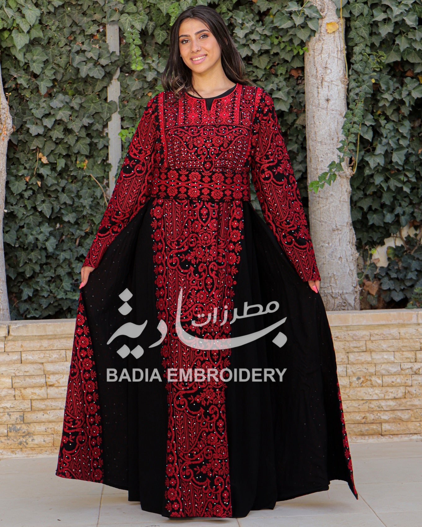 Elegant Black & Red Thobe