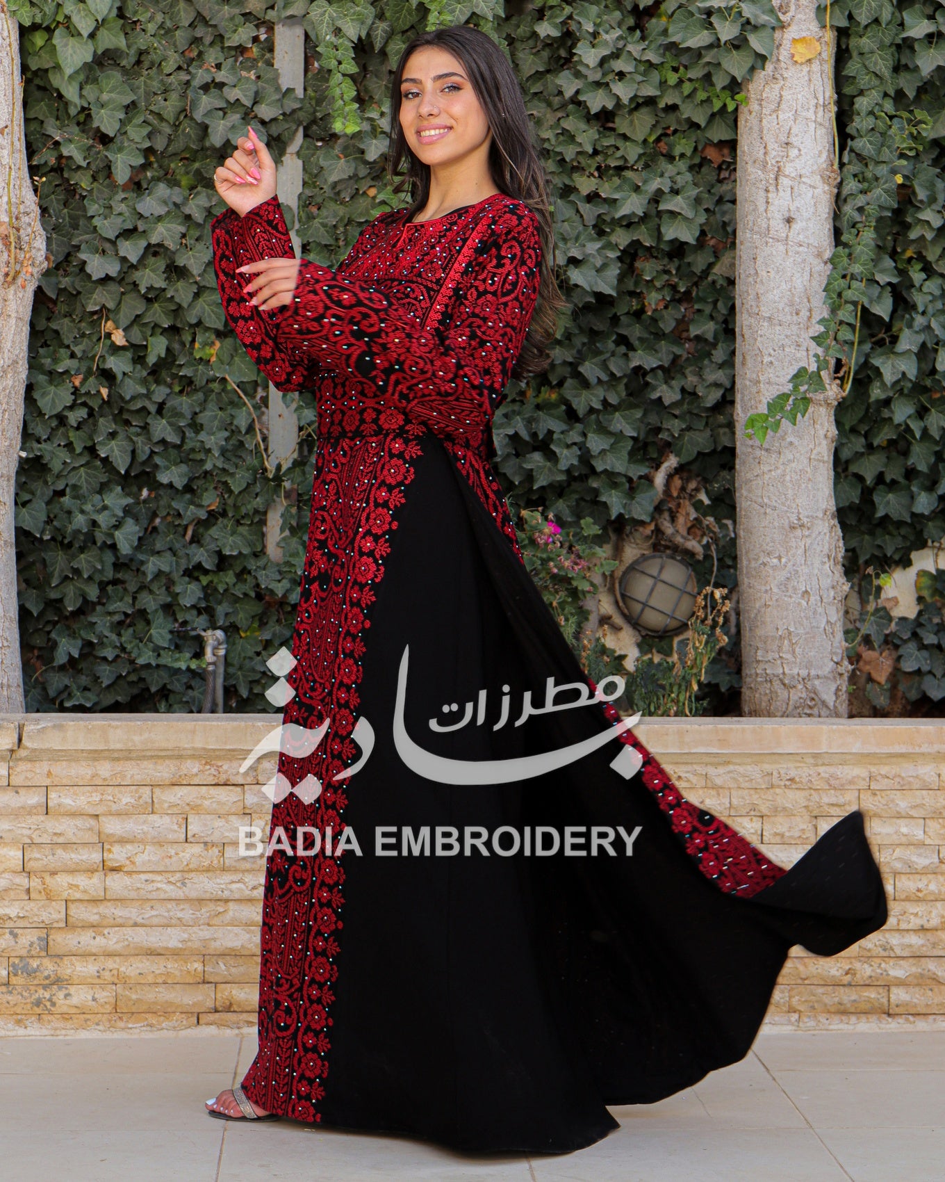 Elegant Black & Red Thobe
