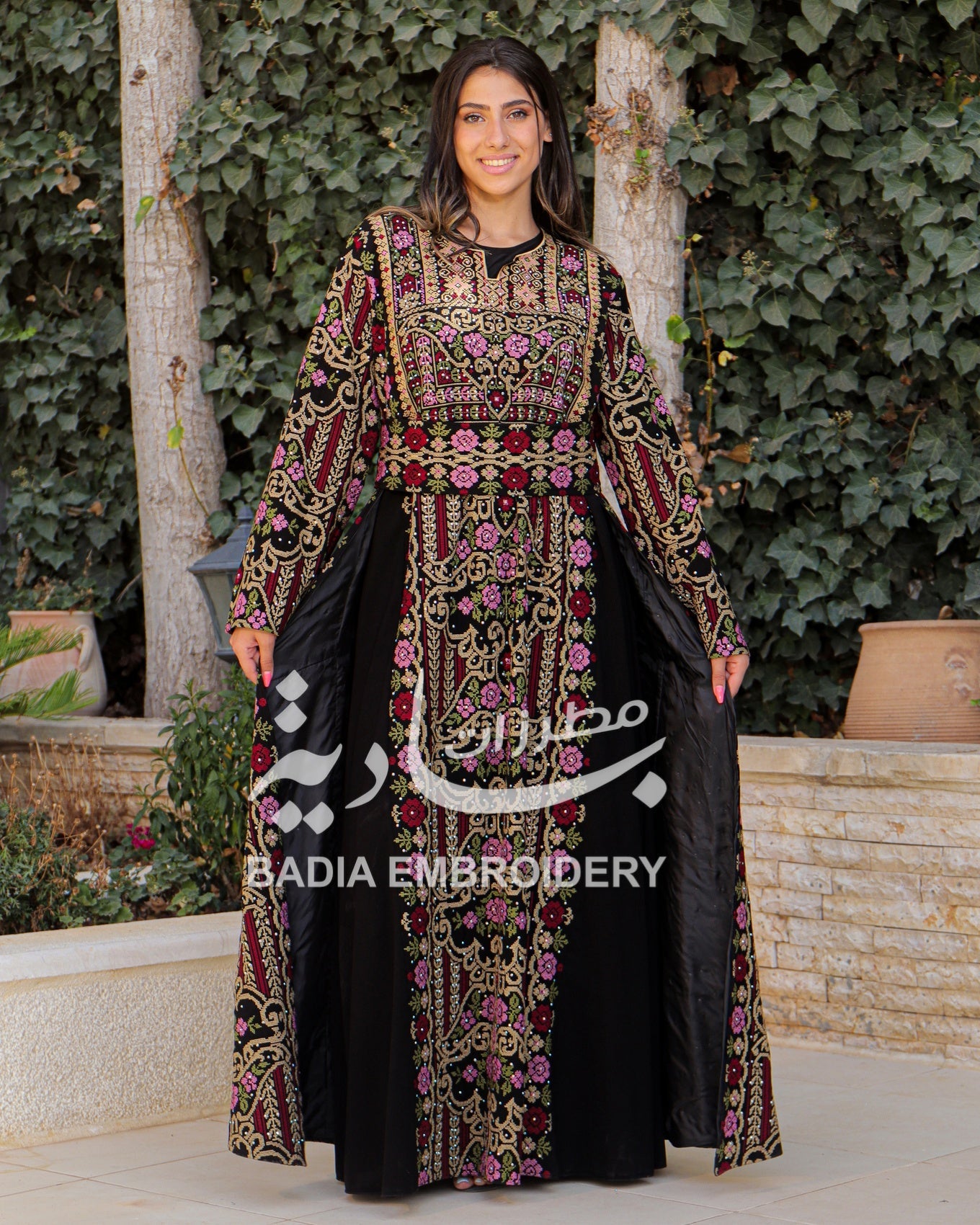 Elegant Black & Gold Thobe