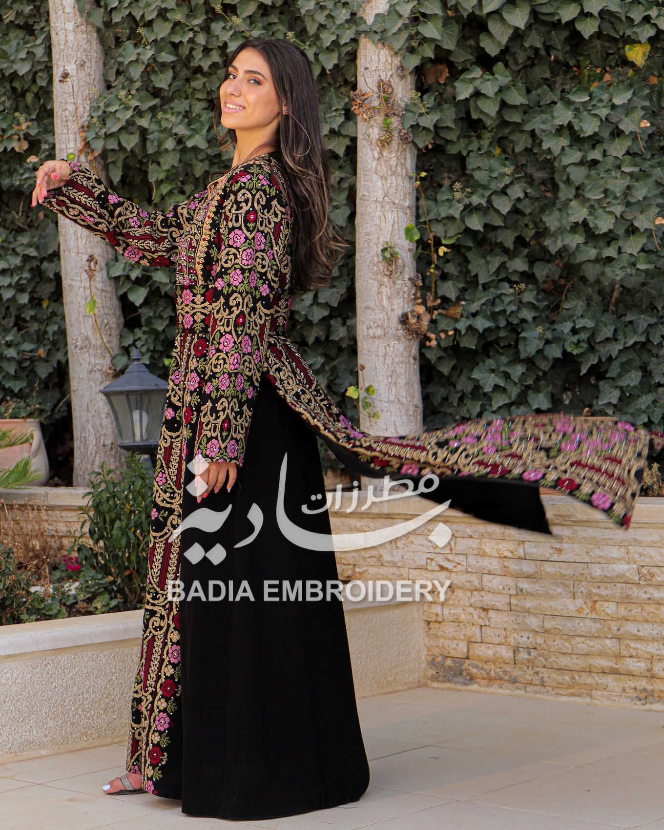 Elegant Black & Gold Thobe
