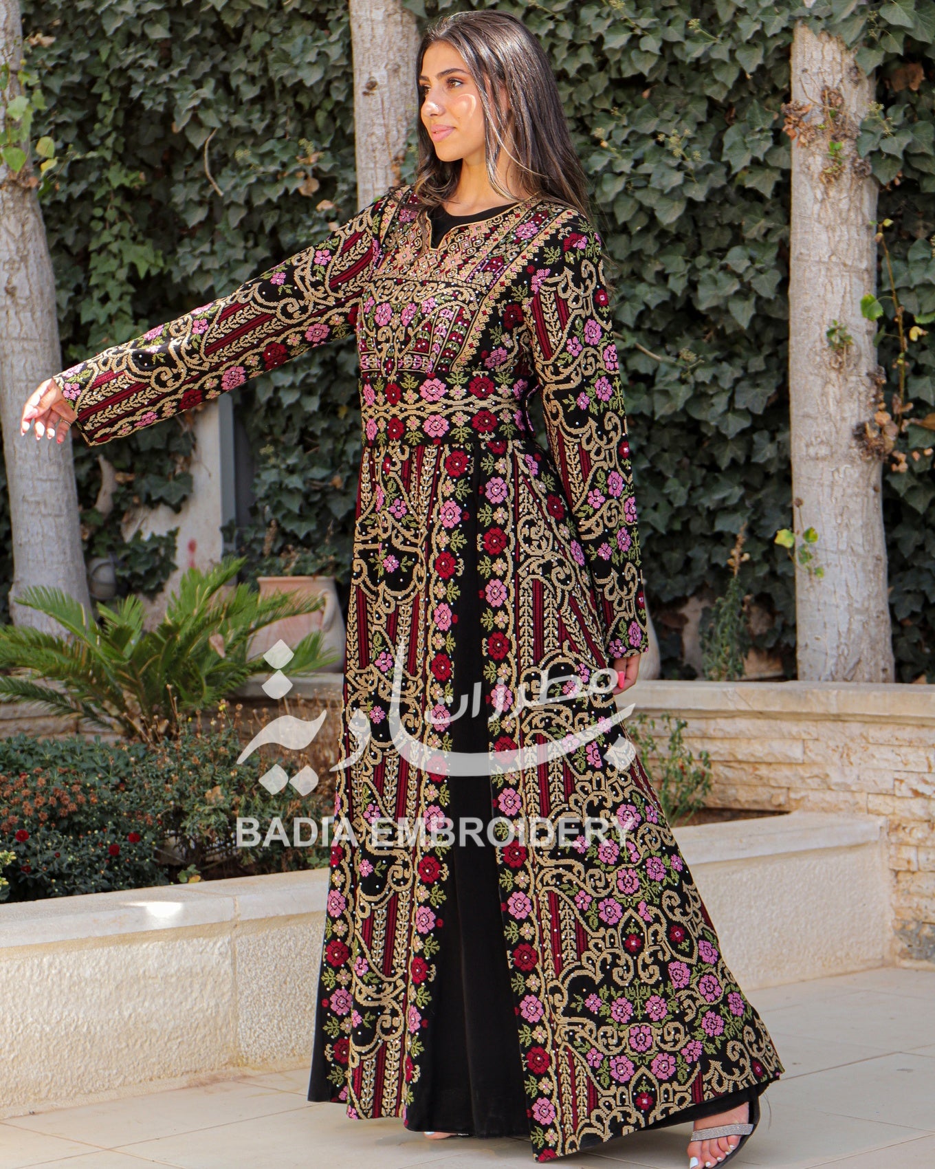 Elegant Black & Gold Thobe