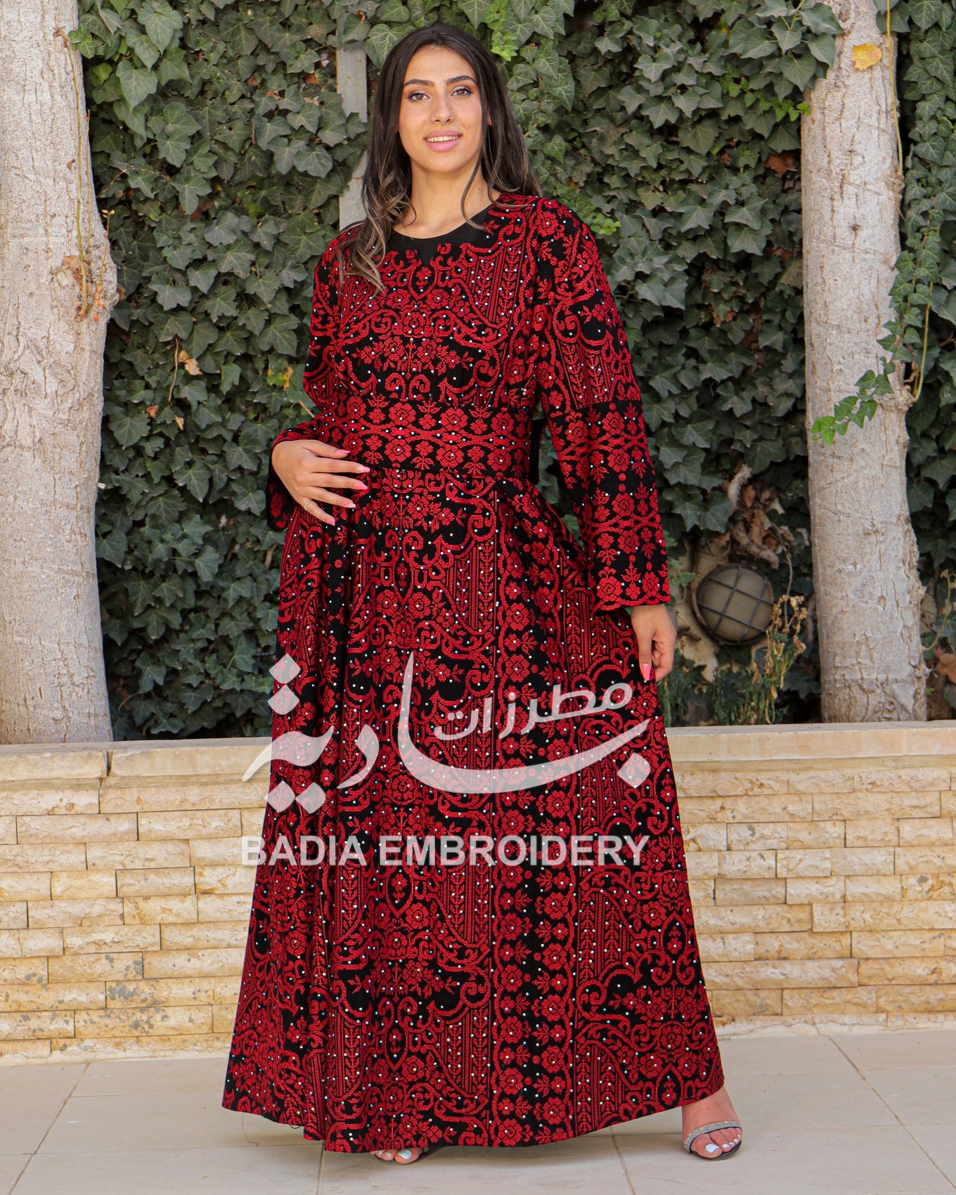 Elegant Black & Red Thobe