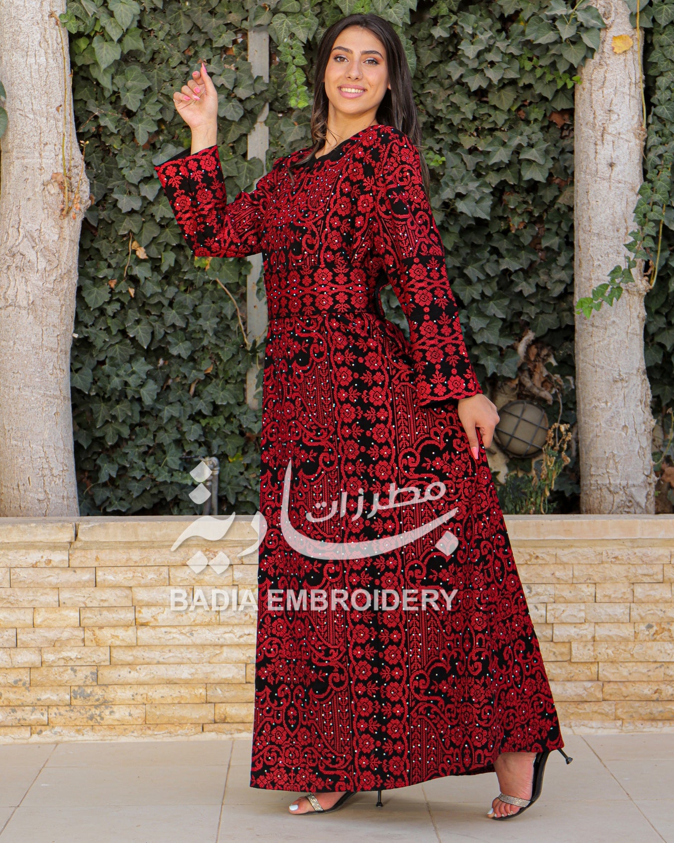 Elegant Black & Red Thobe