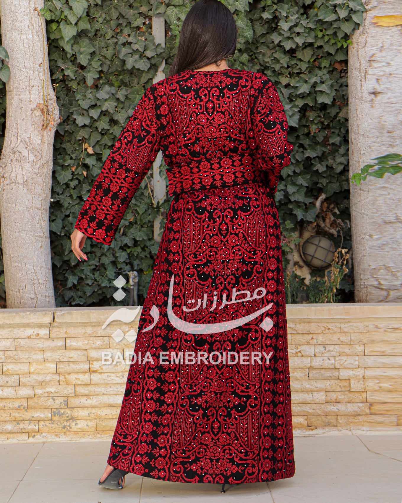 Elegant Black & Red Thobe