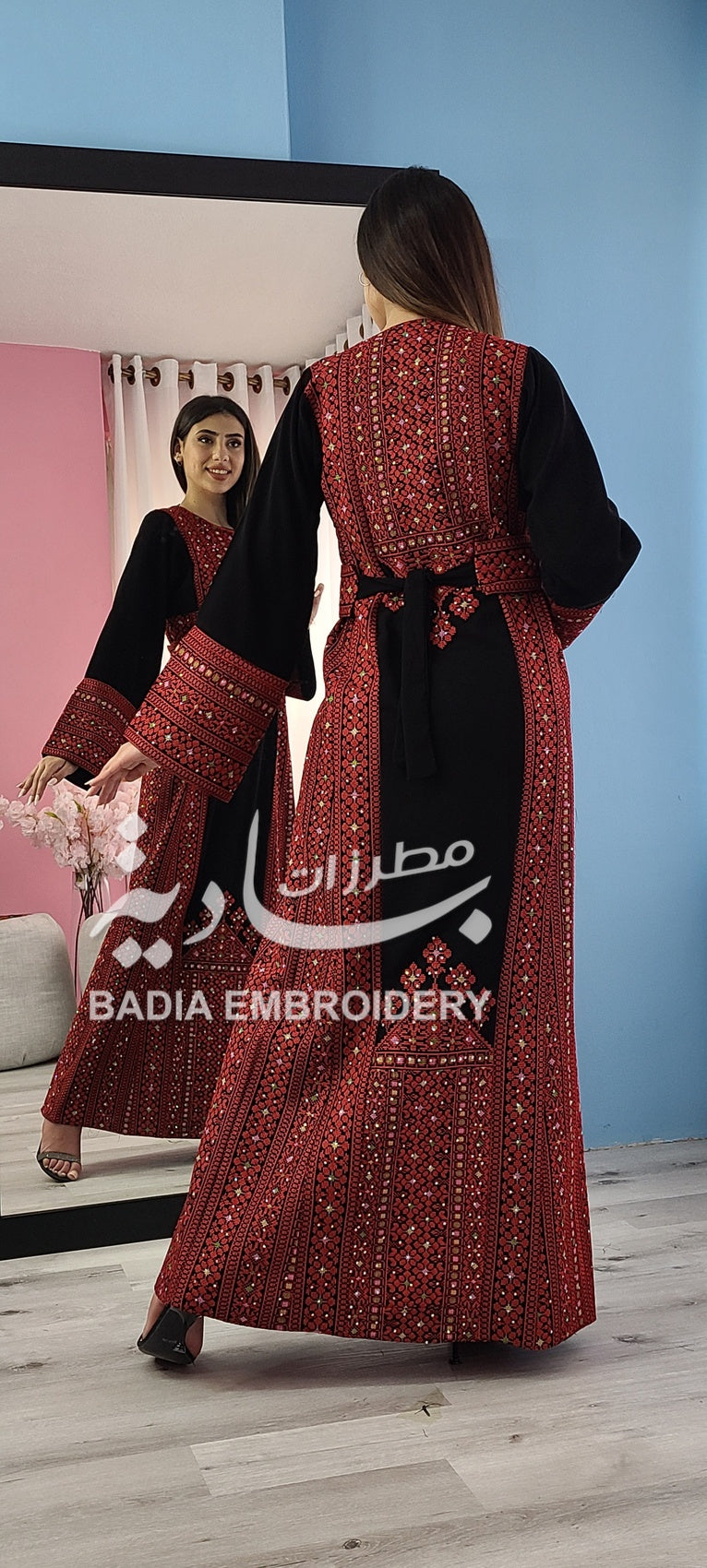 Elegant Black & Red Thobe