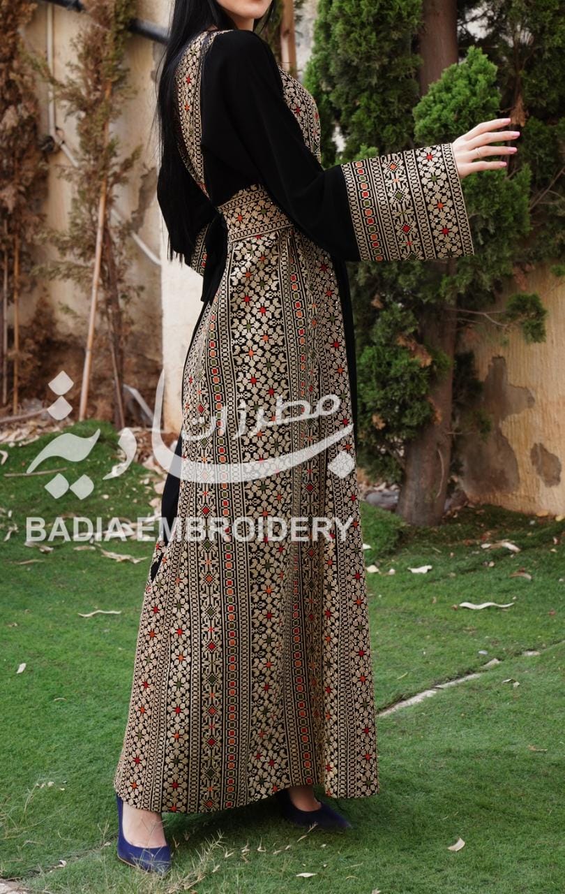 Elegant Black & Gold Thobe