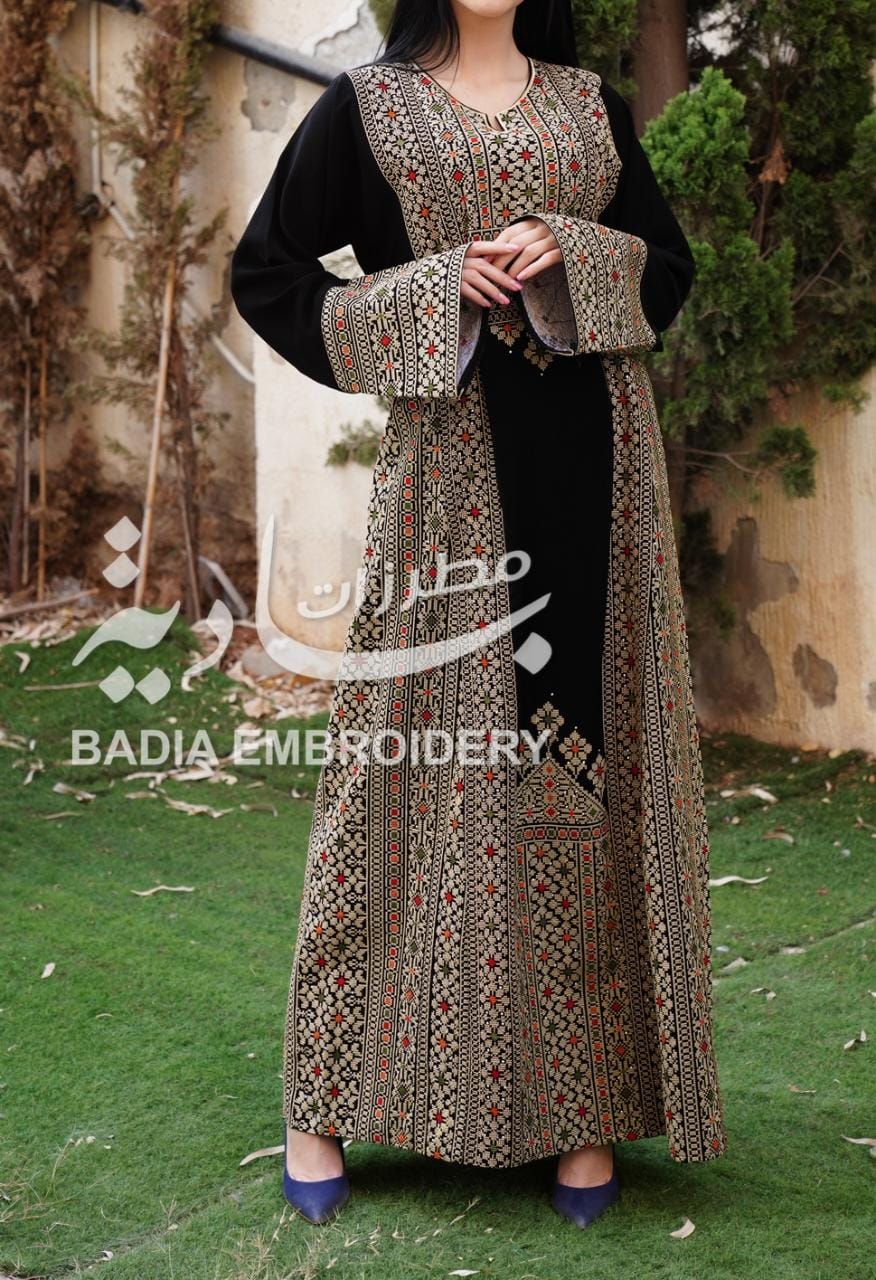 Elegant Black & Gold Thobe