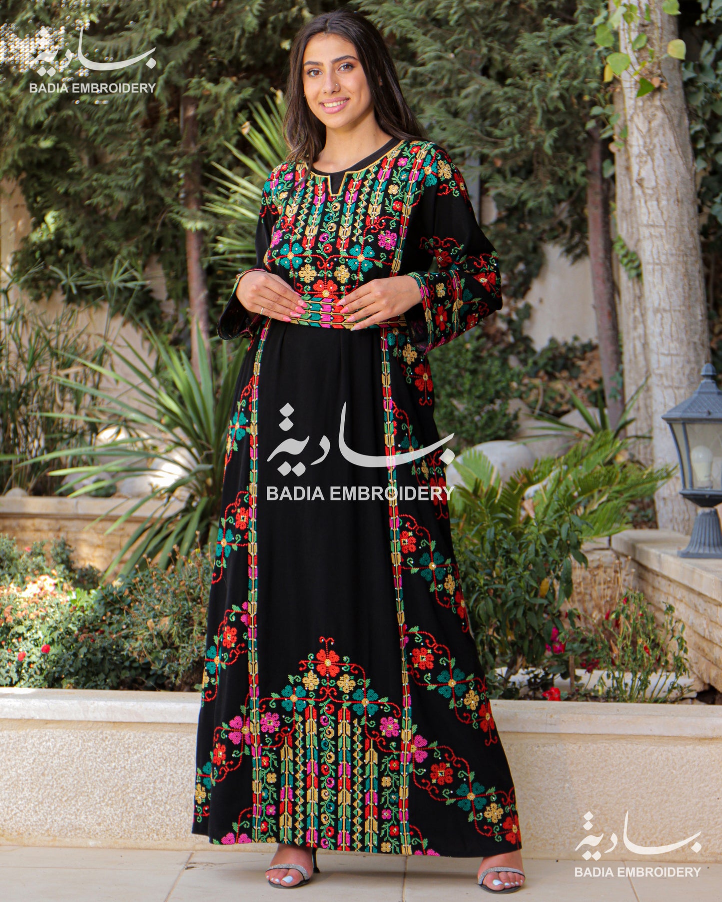 Elegant Black Roses Thobe