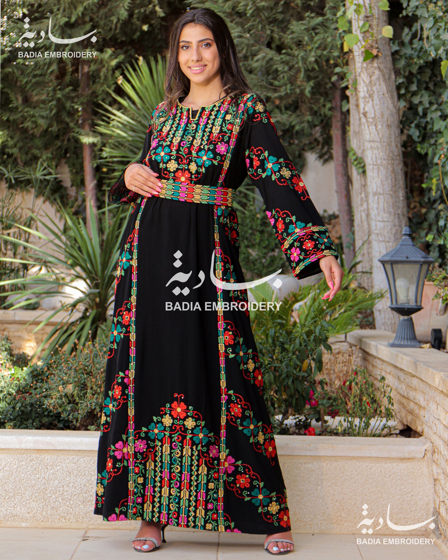 Elegant Black Roses Thobe
