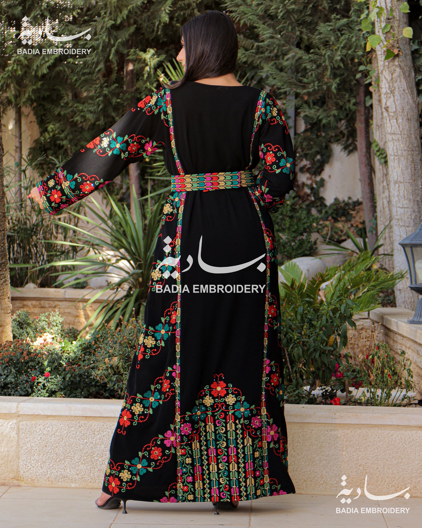 Elegant Black Roses Thobe