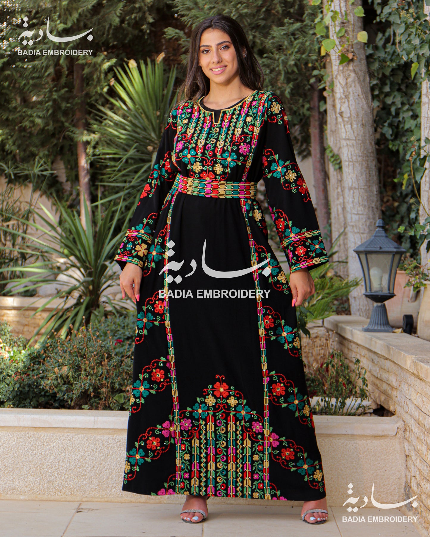 Elegant Black Roses Thobe