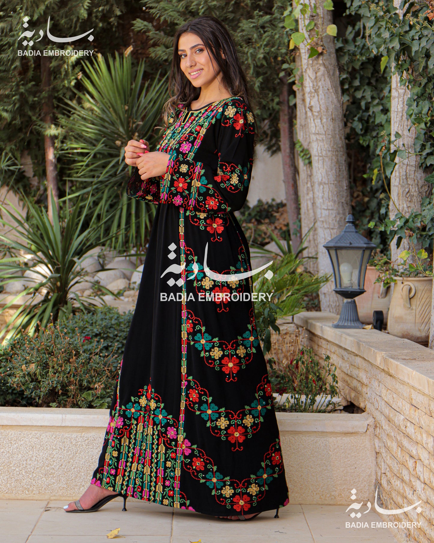 Elegant Black Roses Thobe
