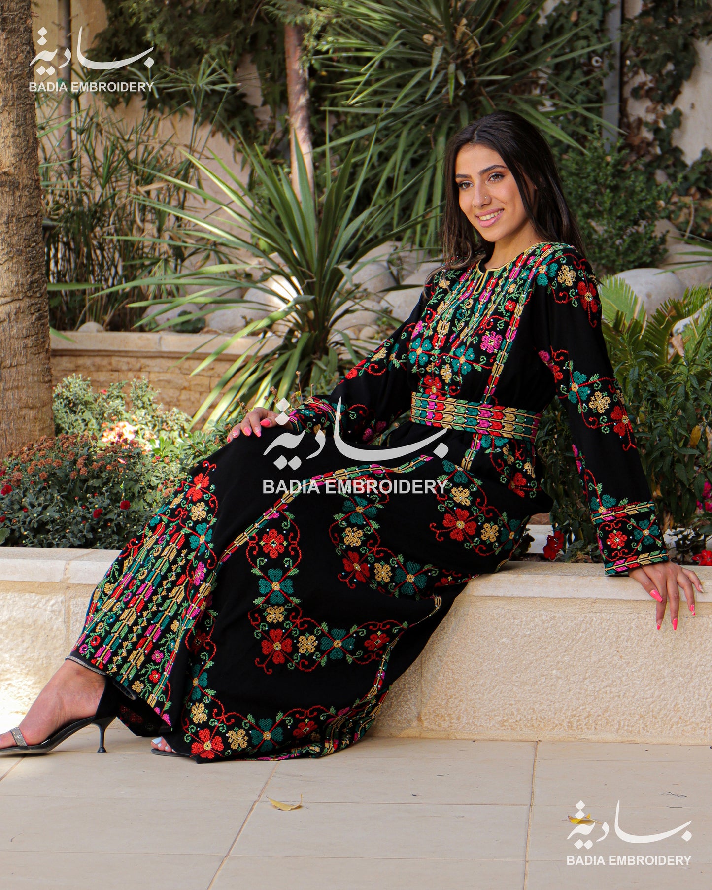 Elegant Black Roses Thobe