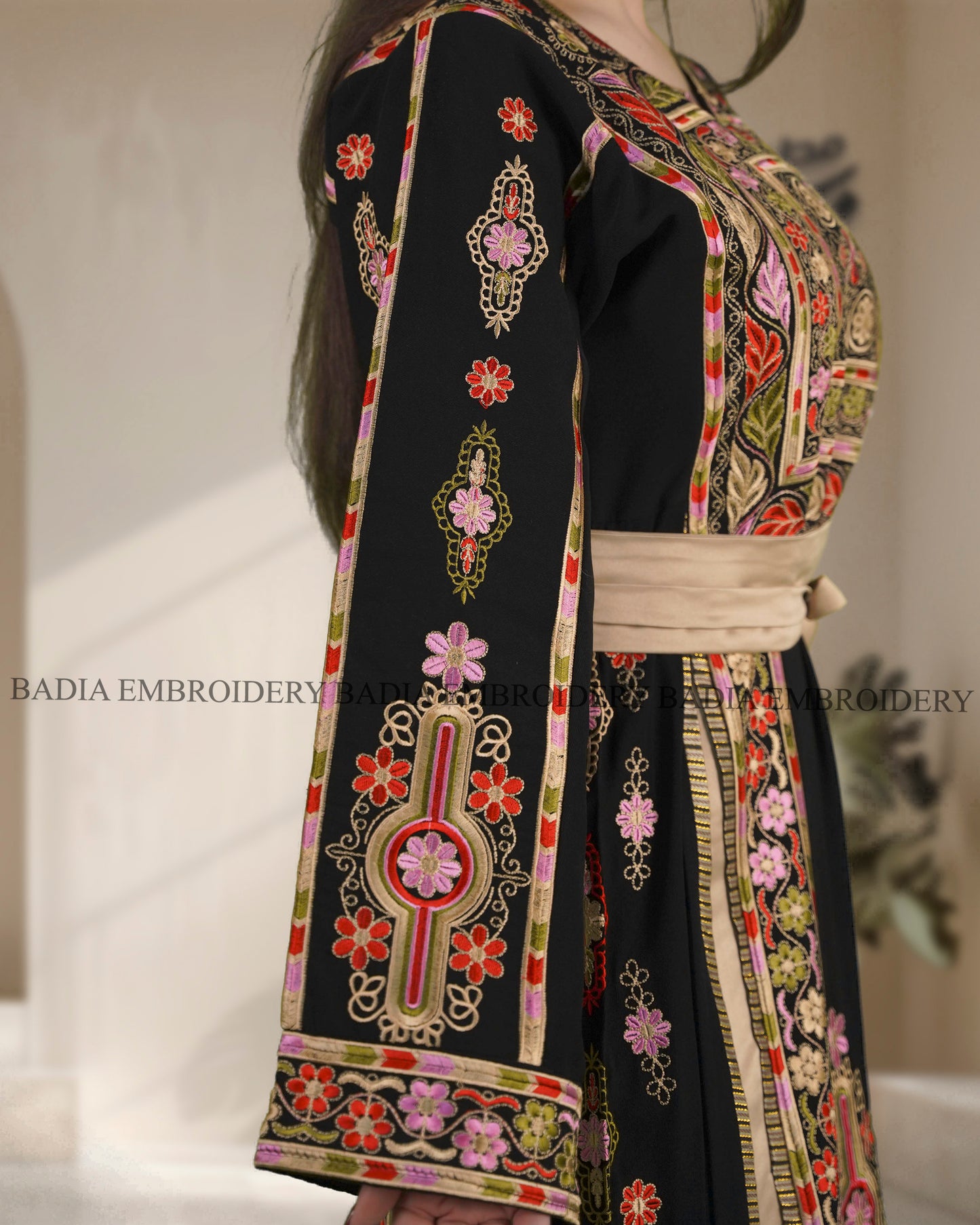 Elegant Thobe With Saya / Satin & Reversible Belt